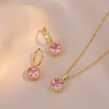 Parure élégante en titane doré avec pendentif en zircon rose carré et créoles - Parure de bijoux en Zircon Rose Doré