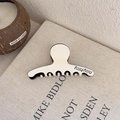 Grande pince à cheveux en acétate bicolore blanc crème et noir avec logo élégant - Modèle Double Face / 7.8 cm / Extérieur Blanc Intérieur Noir