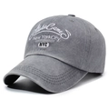 Vintage gewaschene graue Baseballkappe mit weißer NYC-Stickerei und gebogenem Schirm - Verstellbar / Grau