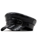 Cappello da marinaio nero in pelle PU coccodrillo con decorazione metallica a lettera D - M (56-58cm) / Nero