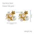 Orecchini a lobo con perle e fiori placcati in oro 18 carati in acciaio inossidabile - Stile Fiore di Perla (ZE946G) / Oro 18K