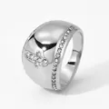 Anello a fascia larga in acciaio inossidabile con croce di cristalli per donna - US 6 / Stile a Superficie Larga con Croce (PD659) / Argento
