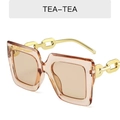 Gafas de sol cuadradas color té con patillas de cadena de metal dorado elegante - Montura Té Lente Té