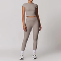 Completo yoga taupe con crop top e leggings senza cuciture per il fitness - Taglia S / Top E Pantaloni / Manica Corta + Leggings / Lino
