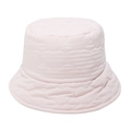 Detailopname van de lichtroze vissershoed met hartvormig stiksel en zachte textuur - M (56-58cm) / Roze