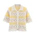 Kurzärmelige Häkelstrickjacke mit floralem Lochmuster und beigefarbenen Streifen - S / Gelb-Weiß Gestreift
