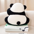 Plüsch Panda Kissen in Schwarz-Weiß mit einer passenden Decke mit grünen Blättern - Krabbelndes Kissen Decke Set / 45cm Kissen + 80x100cm Decke (0.85kg)