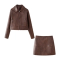 Vintage-Set aus braunem Kunstleder mit Reißverschlussjacke mit Revers und kurzem Rock - S / Dunkelbraun