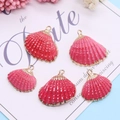 Ciondoli a forma di conchiglia rosa scuro con pois bianchi e bordi dorati - Rosa Corallo