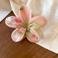 Pince à cheveux fleur de frangipanier avec motif marbré rose et vert en acétate - Marbre Rose Vert / Coloré