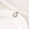 Pendente minimalista placcato 18K argento con centro in madreperla bianca e bordo ondulato - Stile E / Oro Bianco