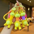 Macro-opname van telescopische giraffe sleutelhanger met kleurrijke buis en citroen - Intrekbare Giraffe [Geel gemengde stijl]