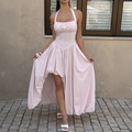 Elegante abito rosa chiaro con scollo all'americana e orlo asimmetrico fluido - S / Rosa