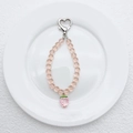 Bijou de téléphone en perles roses avec fermoir cœur et pendentif fraise translucide - Pendentif Fraise