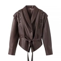 Veste pour femme en similicuir marron foncé avec ceinture et détails aux épaules - S / café
