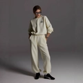 Klassisches cremeweißes Sport-Set mit Rundhals-Sweatshirt und Jogginghose für Damen - S / Hellgelb