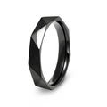 Anillo de titanio negro pulido con facetas geométricas y diseño minimalista moderno - US 6 / Negro