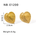 Details von goldenen herzförmigen Ohrringen mit Wellentextur, Größe 2,8cm, Gewicht 8,8g - Herzförmiger Gerippter Stil (NB-E1200-G) / 18K Gold / Gold (NB-E1200-G)