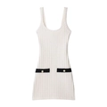 Minivestido blanco sin mangas de punto con bolsillos negros de contraste y botones dorados - Blanco