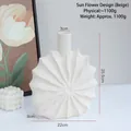 Creamy white ceramic sunflower vase with radial pleats, height 25.5cm, Nordic style art - Sunflower White 2179