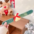 Braccialetto natalizio in ecopelliccia verde con campanello giallo e fiocco rosso - Fascia Verde con Campanello