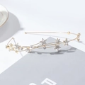 Eleganter goldener Haarreif mit funkelnden Strass-Sternen im Vintage-Hofstil - Schleierkraut Pentagramm-Stil / Gold