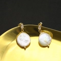 Boucles d'oreilles en perles baroques avec cristaux émeraude et finition dorée chic - Blanc Moyen-14mm-Zircone Blanche