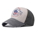 Dettaglio del cappello da baseball vintage con ricamo motor e visiera con effetto strappato - Regolabile / Mix Grigio Nero