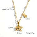 Gouden roestvrijstalen ketting met 12mm zeester en schelphangers en kleine kralen - Zeester + Sint-jakobsschelp