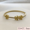 Elegant gold flower bracelet with yellow zircon clovers and tiny white diamonds - 55x57.9mm / Yellow