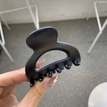 Detail of matte black shark hair clip showing the semi-circular hollow design and finish - Matte Black
