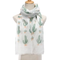 Sciarpa bianca leggera con stampa di cactus e nappe su un manichino di legno - Bianco