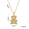 Collana orsetto dorato con ciondolo a cuore in zircone e misure su sfondo bianco - Oro