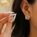 Elegante goldene Blumen-Ohrstecker mit Zirkonia im Marquiseschliff für Damen - Ohrstecker / Goldene Ohrringe