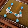 Detail van vintage kraanvogel oorbellen met blauwe kristallen en parelhanger - 8# Zilveren oorsteker - Gouden blauwe vlinder parel
