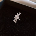 Elegante polsino per orecchio a foglia argentata con zirconi micro-pave dal design a ramo - Polsino dell'Orecchio a Forma di Spiga di Grano (Singolo) / Argento