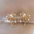 Elegant gold fireworks stud earrings with white pearls and sparkling zircons - 63# Gold Radiative Pearl Star Style (HE30401)