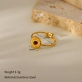 Makroaufnahme: Goldener Sonnenblumenring mit braunem Stein und Edelstahl-Details - Einstellbar Offen / Tigerauge