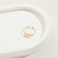 Minimalistischer goldener Schleifenring auf Tablett mit verstellbarem Vintage-Design - Knoten / Gold