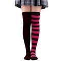 Détail de chaussettes hautes avec motifs blocs de couleur bordeaux et rayures rose noir - Taille unique / Noir et Rayé Rose et Noir / Yin Yang 10