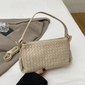 Borsa a tracolla chic in pelle intrecciata beige con eleganti finiture dorate - Bianco