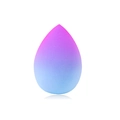 Spugnetta trucco a goccia con sfumatura da viola a blu su sfondo bianco neutro - Forma a Goccia Sfumata / Sfumato Rosa Rosso Blu