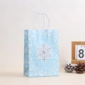 Sac cadeau bleu clair avec flocons de neige, paillettes et poignées en corde - 027-2 Bleu (Base Bleue Flocon Blanc)