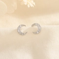 Orecchini a lobo a mezzaluna in argento con cristalli di zirconia cubica micro-pave - Argento