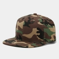 Detail der Camouflage-Snapback-Mütze mit flachem Schirm und Wald-Tarnmuster und Nähten - Verstellbar / Waldtarnung (Farbe 3#)