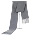 Bufanda gris minimalista para hombre con flecos, tela gruesa y cálida en percha - gris oscuro
