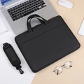 Schwarze Laptop-Umhängetasche aus Nylon mit Griff und abnehmbarem Schultergurt auf Tisch - 608 Stil - Schwarz / 15.6"