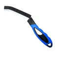 Brosse de nettoyage de joints avec manche bleu et poils noirs rigides pour espaces étroits - Brosse pour fentes à manche bleu (en forme de faucille)