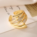 Vergoldeter mehrlagiger unregelmäßiger geometrischer Ring mit funkelnden Zirkonia-Steinen - Mehrlagiger Hohler Stil (13977) / Einstellbar Offen / Gold