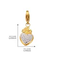 Vista detallada del colgante de corazón en acero inoxidable dorado con pavé de circón - Colgante de Corazón (D299) / Dorado